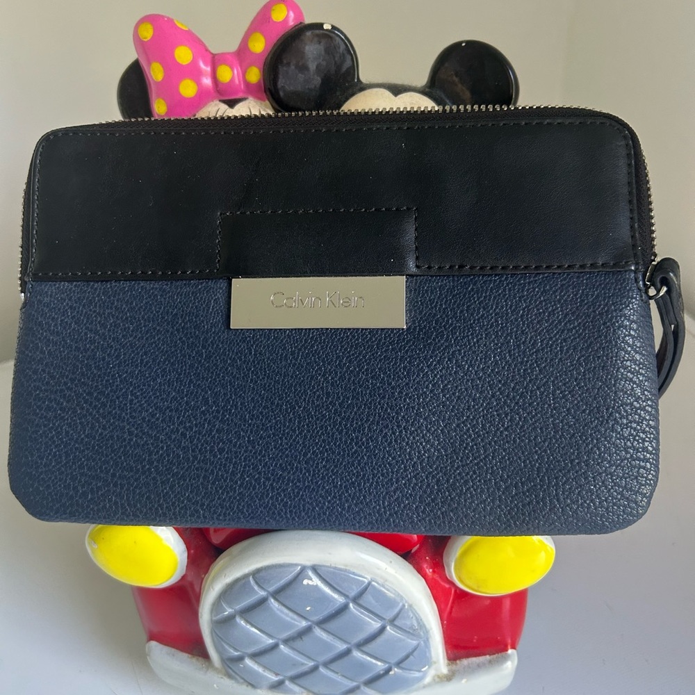 Calvin Klein wristlets color blue